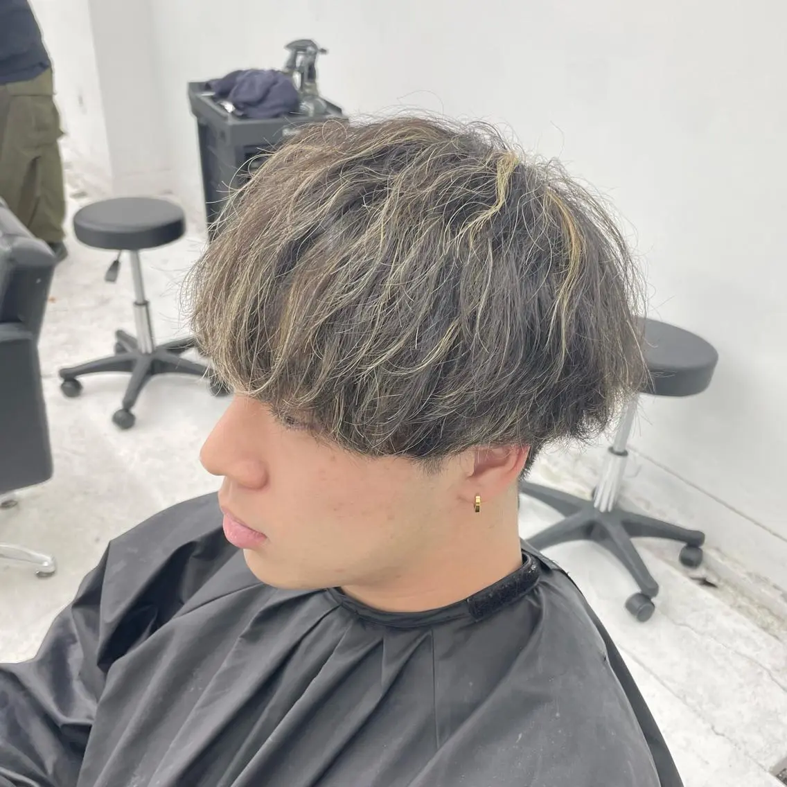 ミディアム カラー メンズ メンズハイライト ハイライトカラー ハイライト カット パーマ トリートメント 【柏メンズパーマ職人 】店長　KAZUMAのヘアスタイル