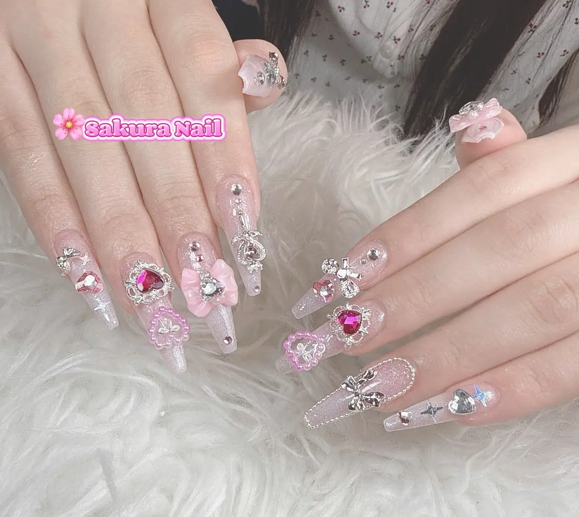 ネイル アートネイル オーロラネイル ボルドー チークネイル フレンチネイル ハンドネイル Sakura Nail Salonのネイルデザイン