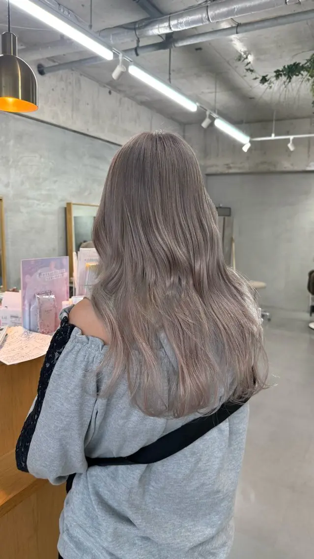 カラー ベージュカラー ホワイトベージュ カット ヘアカラー トリートメント 湯浅 慈園のヘアスタイル