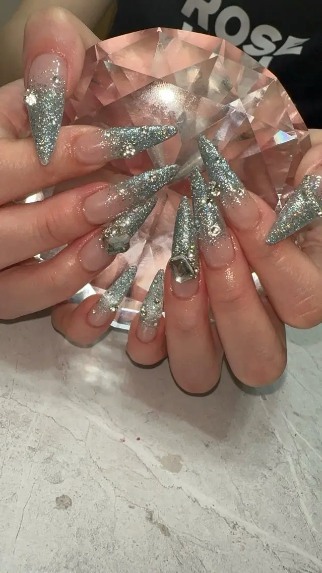 ネイル キラキラネイル ロングネイル ハンドネイル with nail.のネイルデザイン