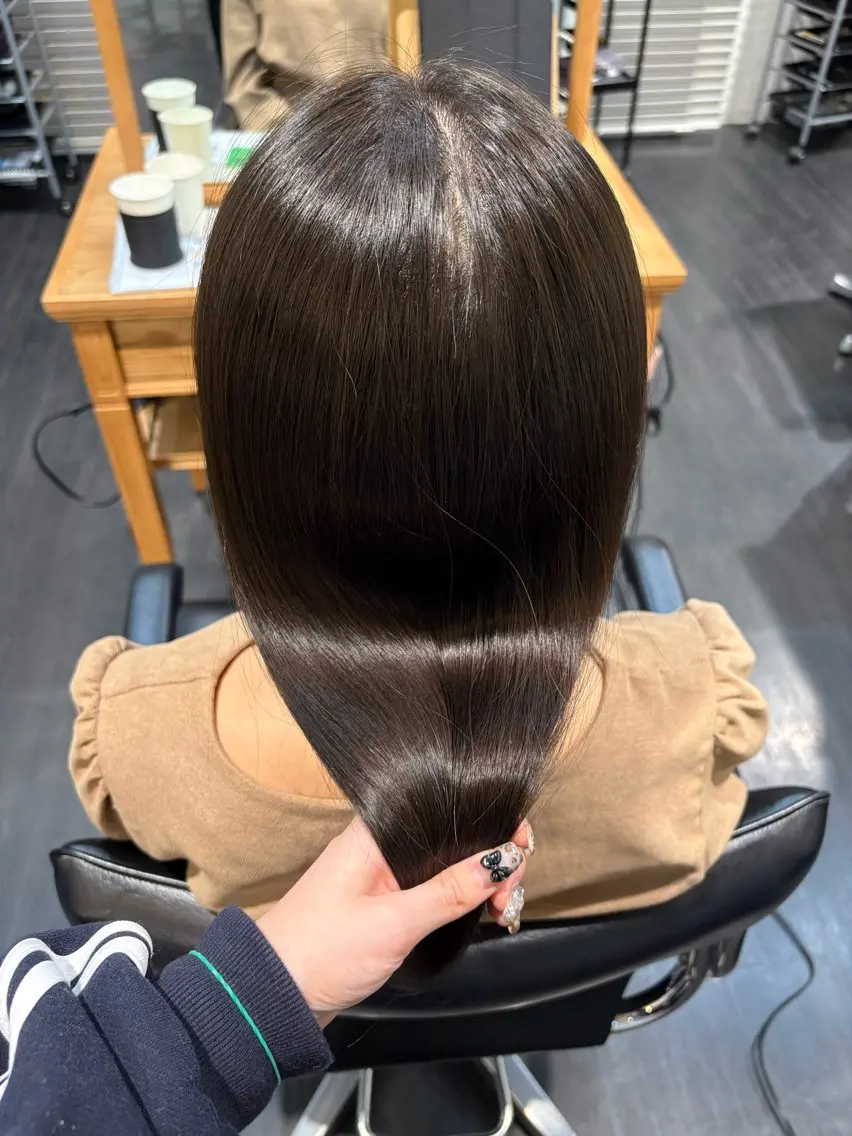 ミディアム カラー 細田 碧のヘアスタイル