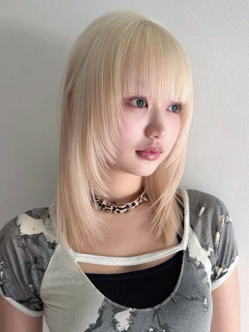 ミディアム カラー ヘアカラー トリートメント 失敗しないハイトーン ミルクティーベージュのヘアスタイル
