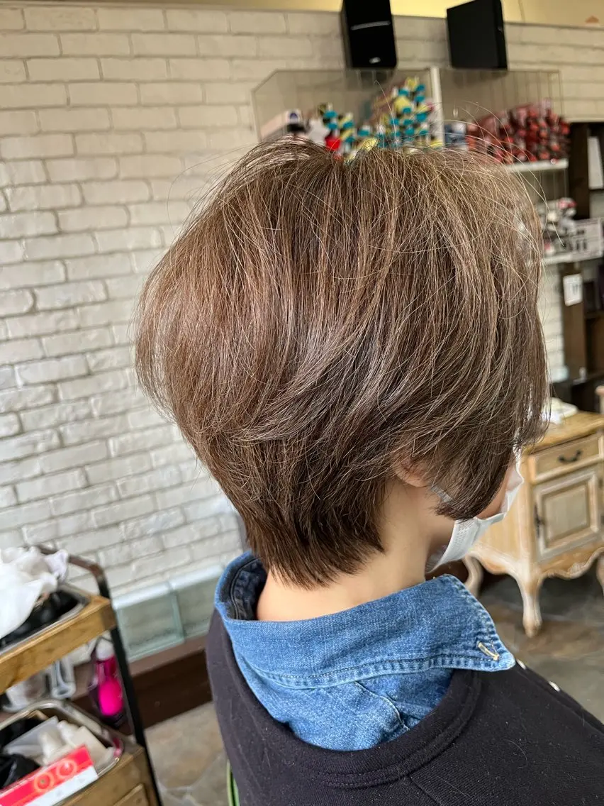 ショート アッシュ 戸本 泰久のヘアスタイル