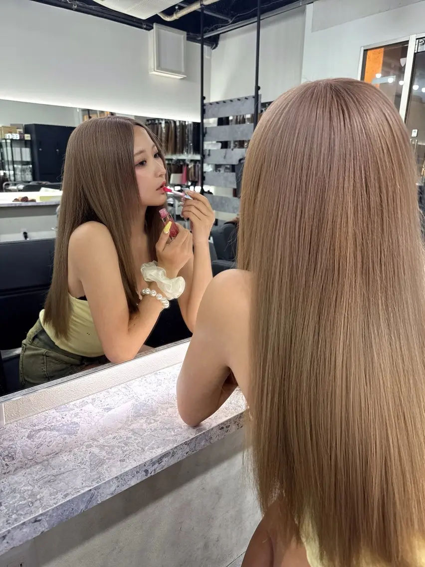 ロング カラー ベージュカラー ブリーチ ケアブリーチ 透明感カラー ミルクティーベージュ ヘアカラー トリートメント インフルエンサー多数 担当YO-SUKEのヘアスタイル