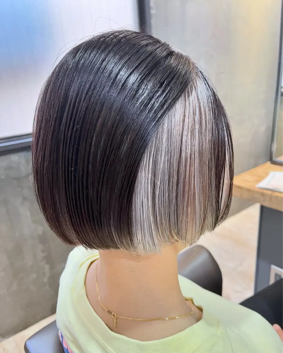 ショート カラー ブリーチ インナーカラー シルバー 髪質改善/ハイトーン カラー/久保田彰のヘアスタイル
