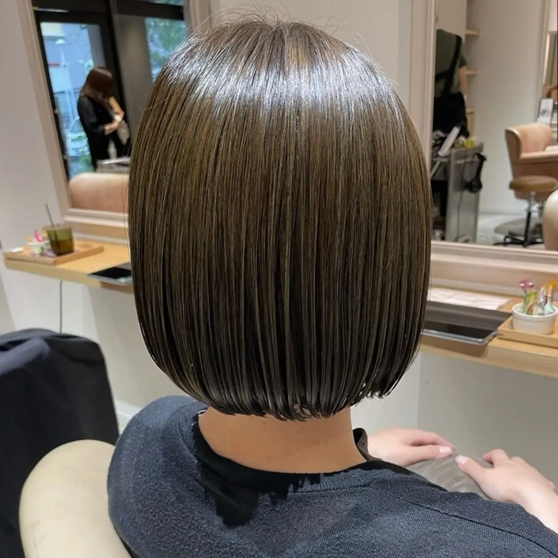 ミディアム ボブ カット 松尾 汐莉のヘアスタイル