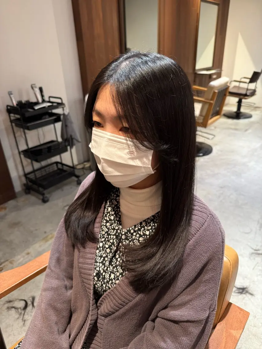 セミロング レイヤーカット 実子 /透明感カラーのヘアスタイル