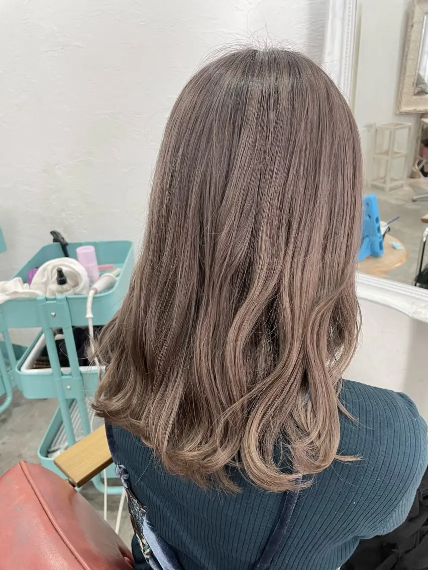 セミロング カラー ベージュカラー ブリーチ fio マナミのヘアスタイル