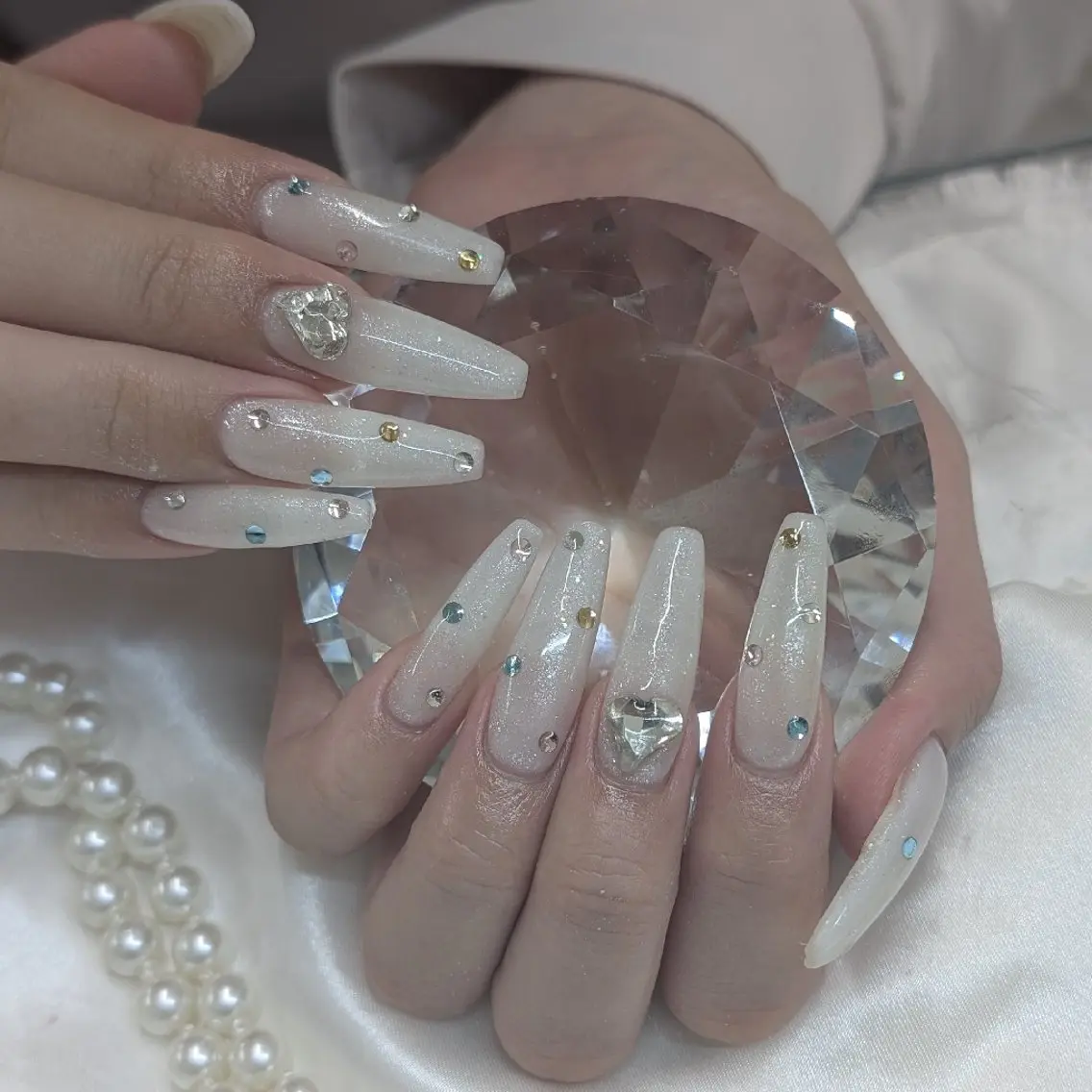 ネイル ロングネイル ハンドネイル Asuka🌈ギャル /個性派ネイル🪐のネイルデザイン