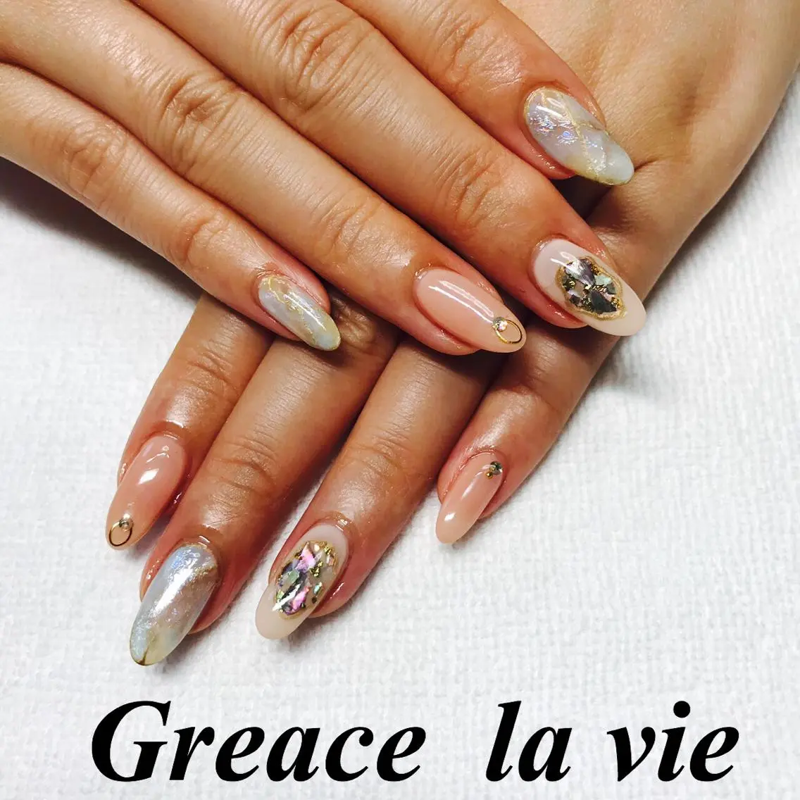 ロング カラー パーマ ヘアアレンジ キッズ ネイル マツエク・マツパ ナチュラル Greace  la vieのネイルデザイン