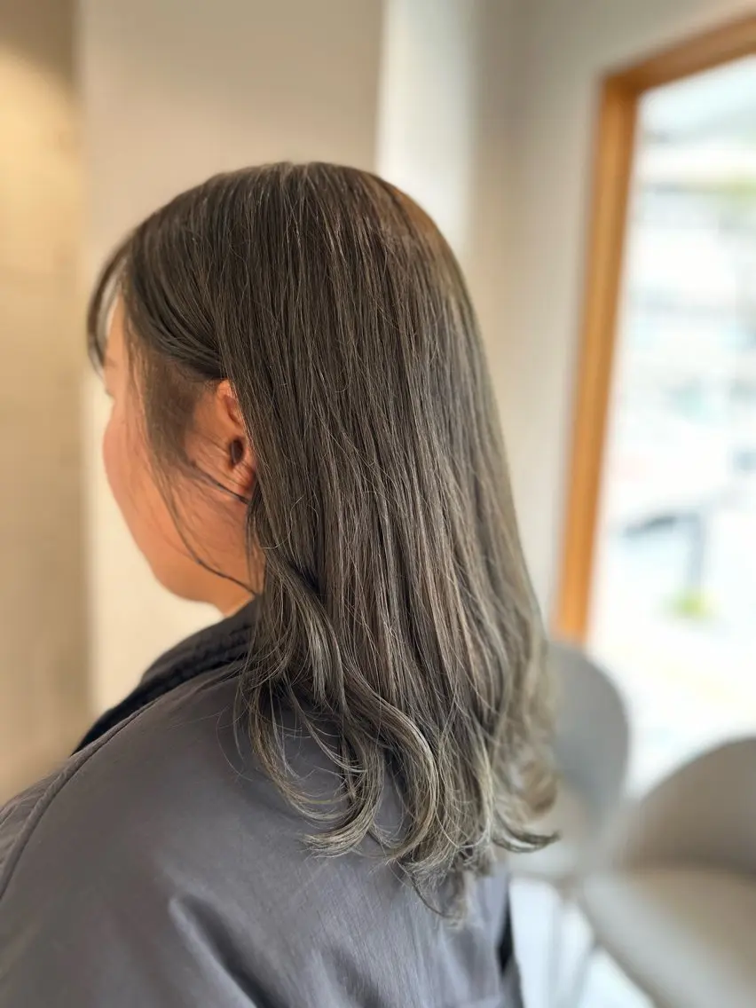 セミロング カラー グレージュ オリーブグレージュ オリーブグレー カット ヘアカラー トリートメント 特殊カラー特化 ✂️SHIAN フジのヘアスタイル