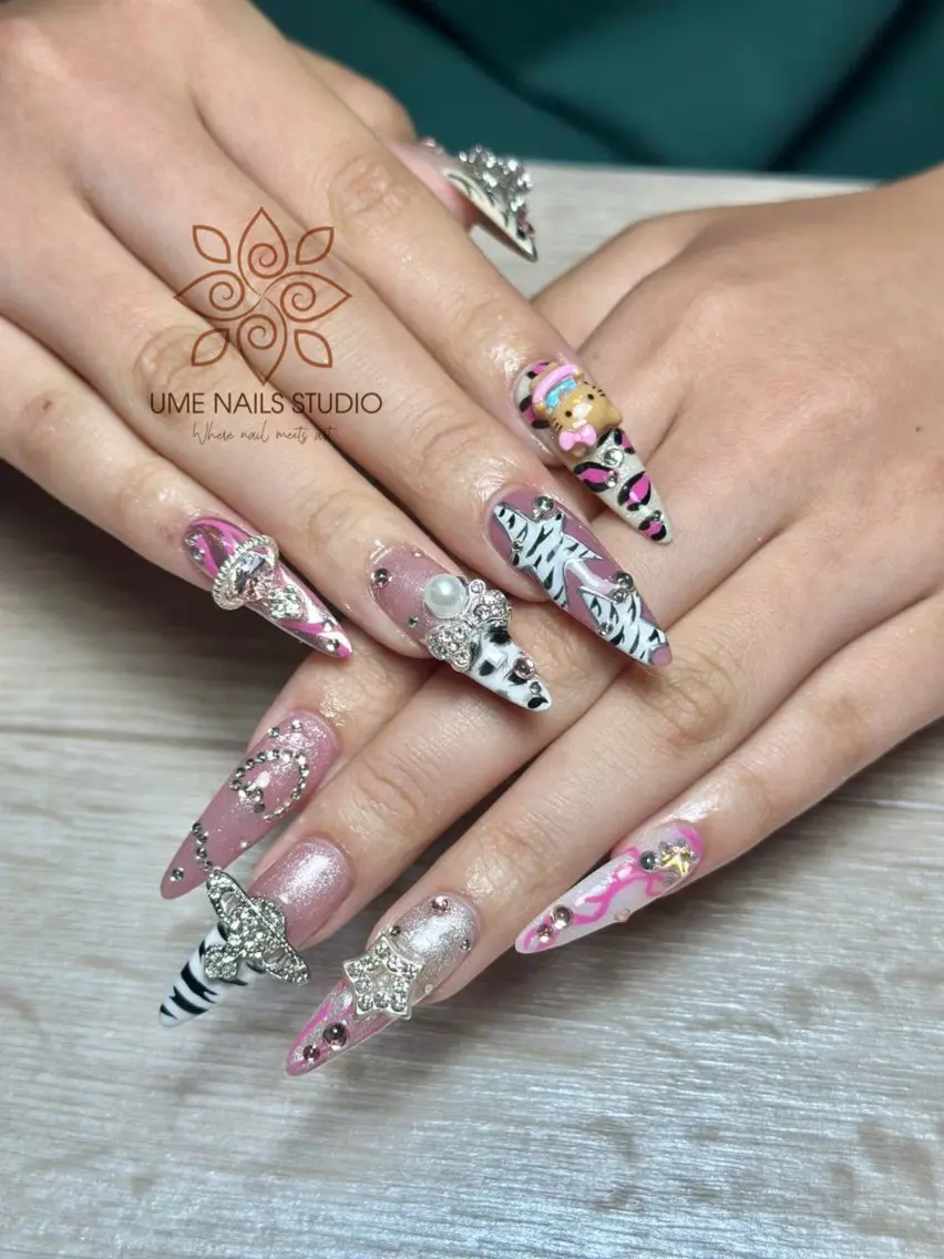 ネイル チークネイル クリアネイル ガーリー キラキラネイル 韓国ネイル Ume Nail Studioのネイルデザイン