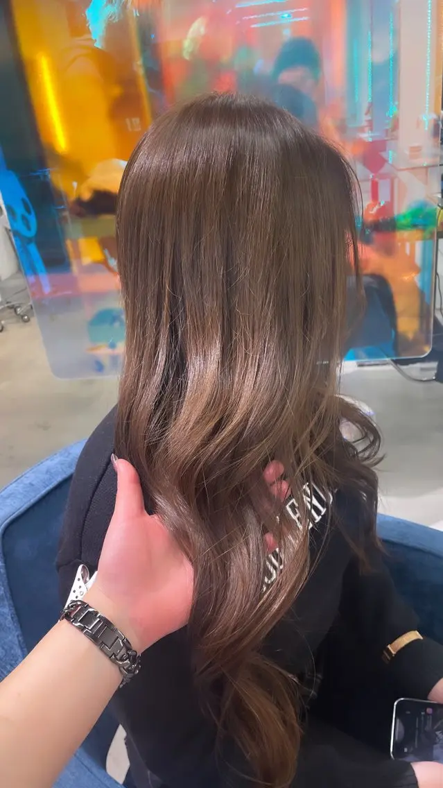 カラー ブリーチ ブリーチなしカラー Mii. 内田萌々のヘアスタイル