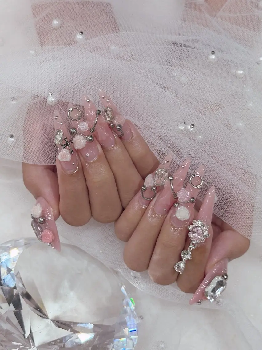 ネイル ハンドネイル ベスティオーラ aineのネイルデザイン