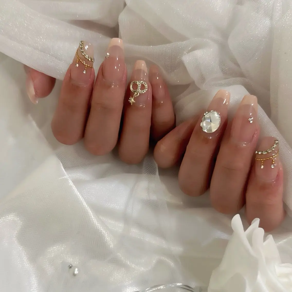 ネイル ハンドネイル sara : salon ELVIのネイルデザイン