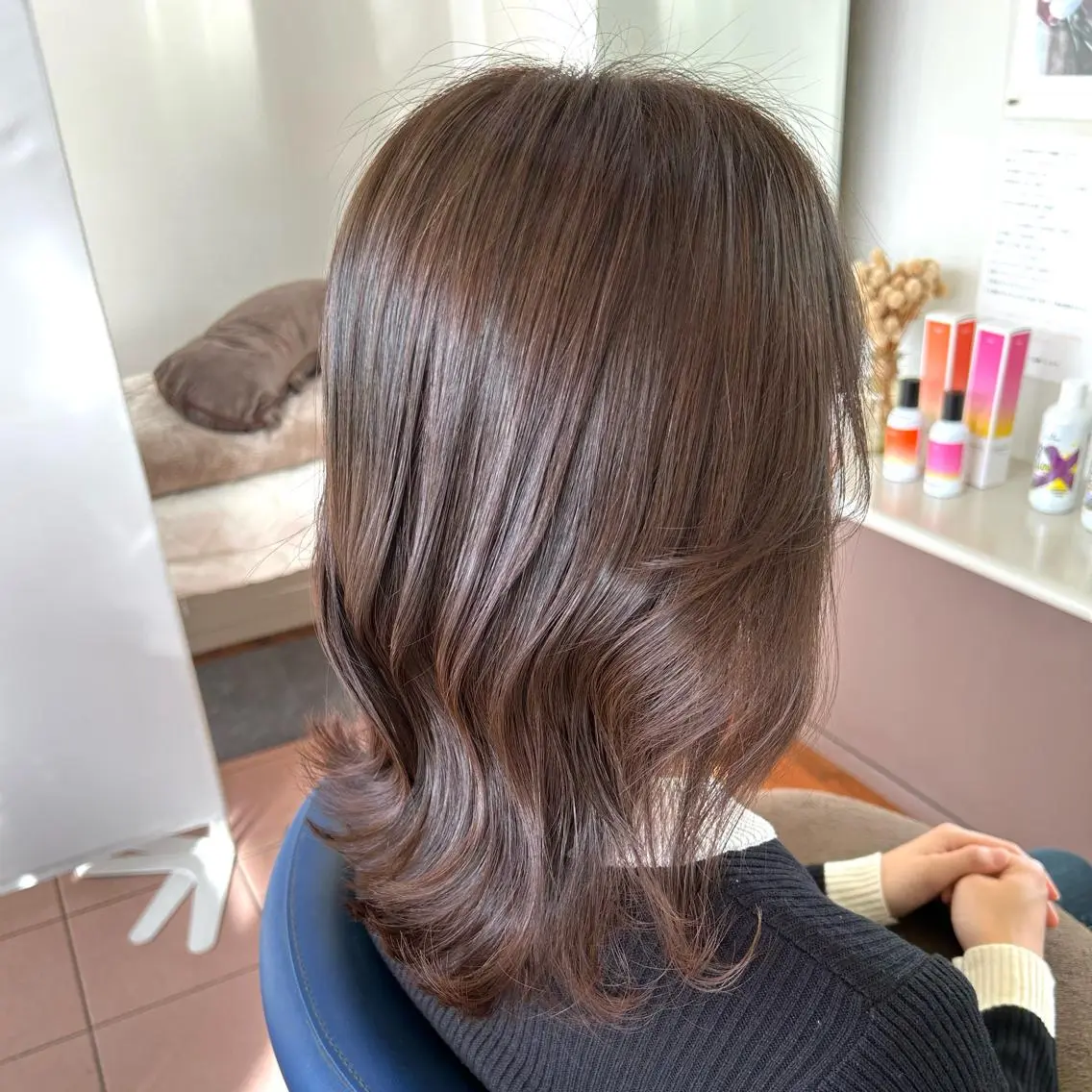 ミディアム カラー 小澤 志穂のヘアスタイル