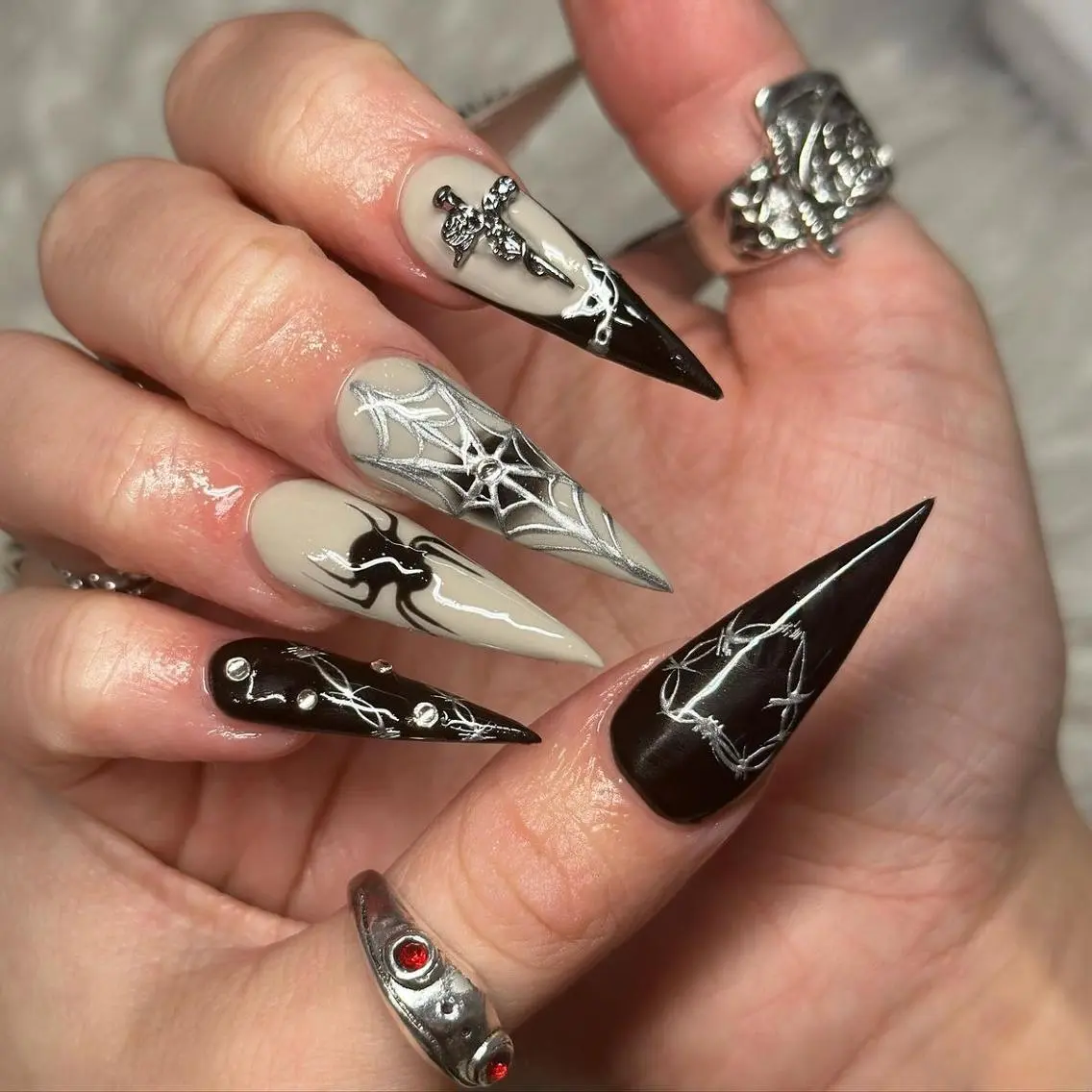 ネイル キラキラネイル 韓国ネイル 持ち込み ワンホンネイル ハンドネイル ハンドケア Nova Nail Salonのネイルデザイン