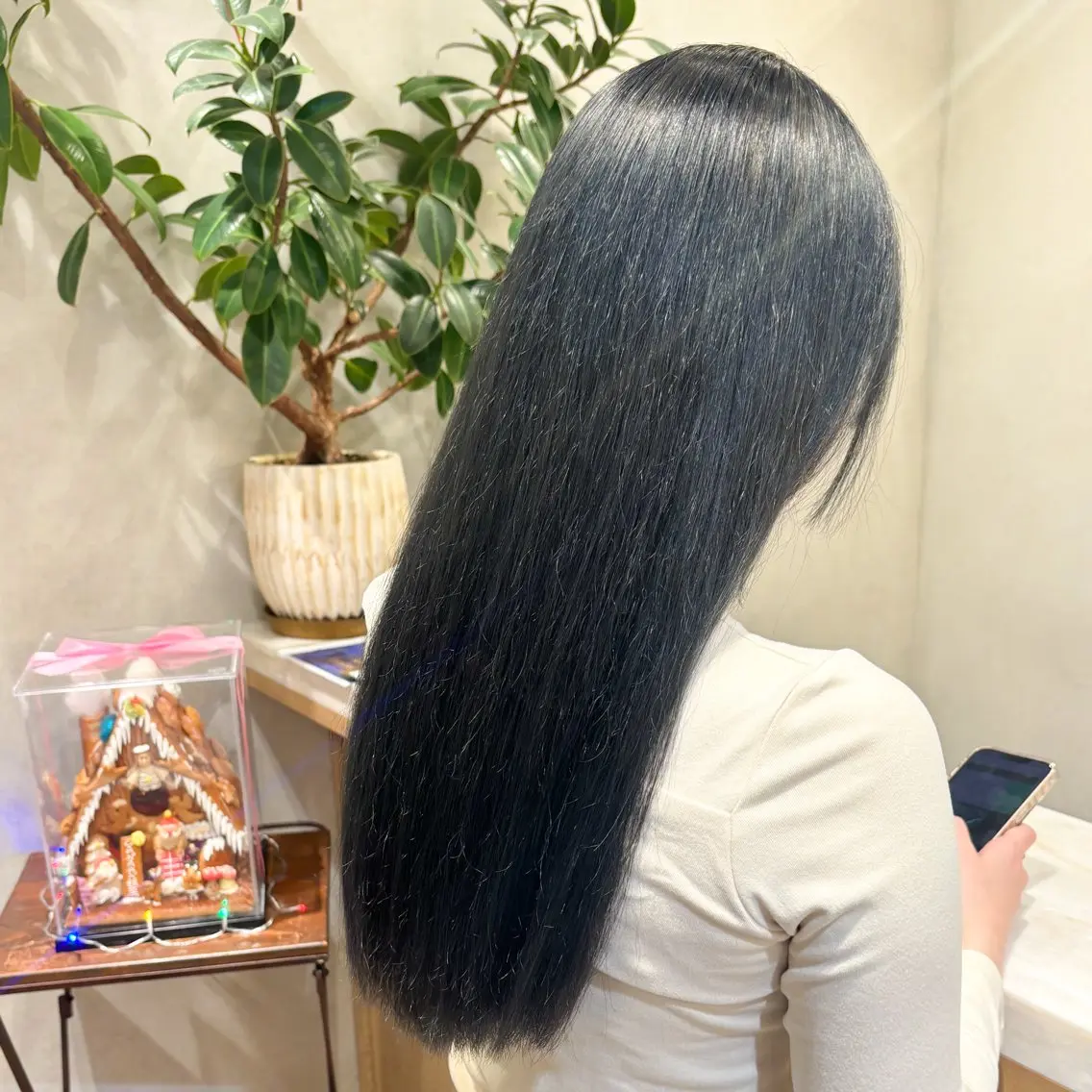 ロング カラー 黒髪 ブルーカラー ブルーブラック 透明感カラー 暗髪透明感カラー うる艶カラー／綾部のヘアスタイル