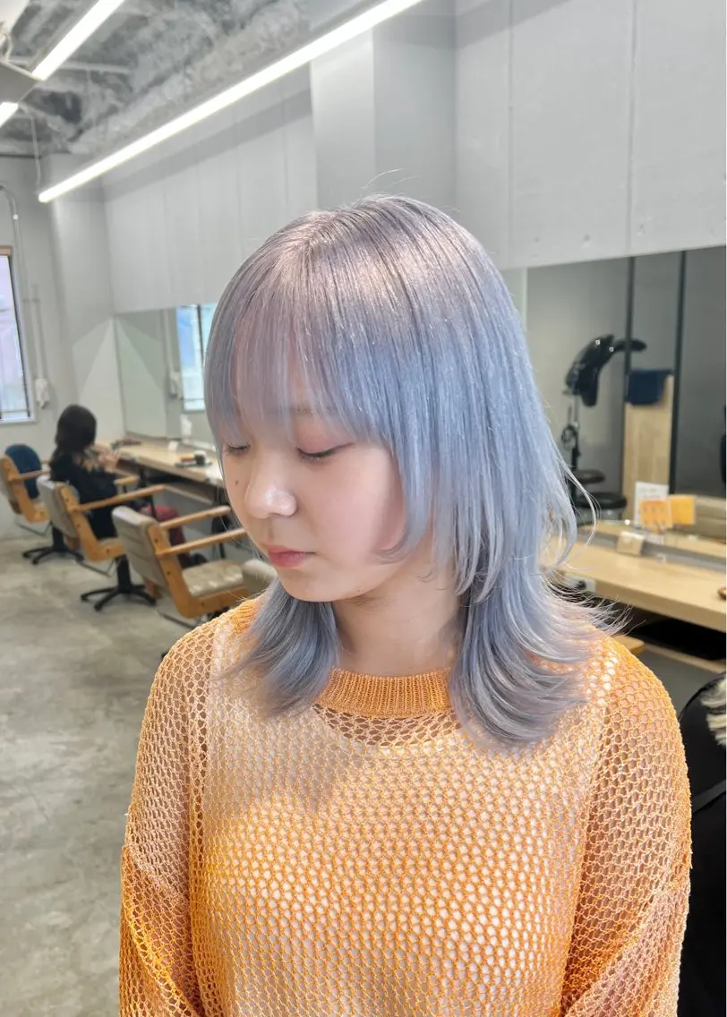 ミディアム カラー ブリーチ シルバー ホワイトシルバー ブリーチ毛の縮毛矯正 ハイトーン/岡本智樹のヘアスタイル