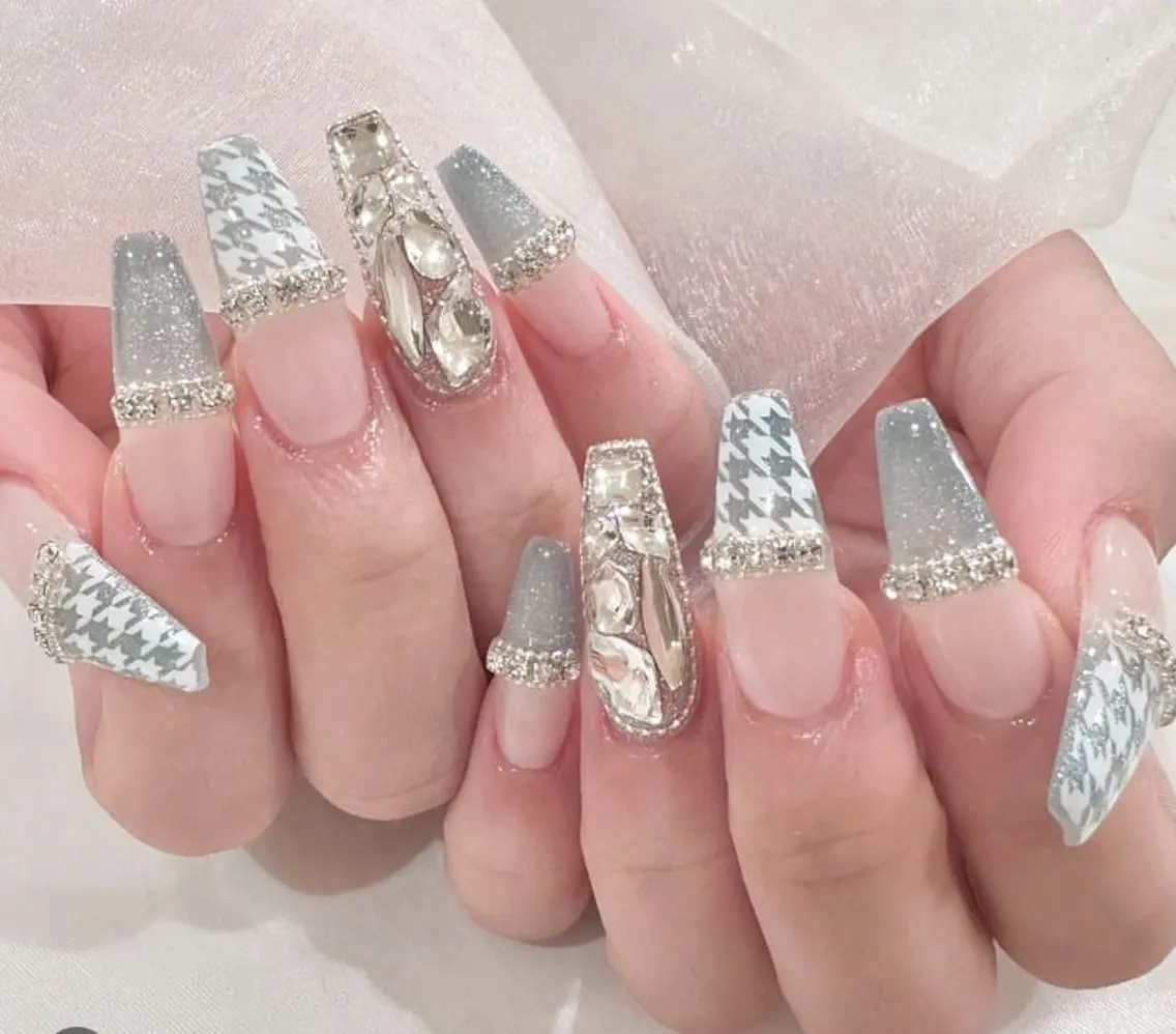 ネイル フレンチネイル ジェルネイル 韓国ネイル マグネットネイル マグネットフレンチ akina nailsのネイルデザイン