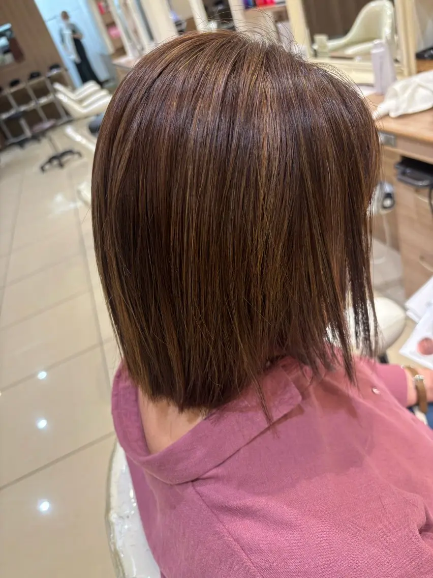 ミディアム カラー ブリーチ ハイライトカラー ハイライト カット ヘアカラー まとまる艶髪艶カラー 🤍内田さわか🎀のヘアスタイル
