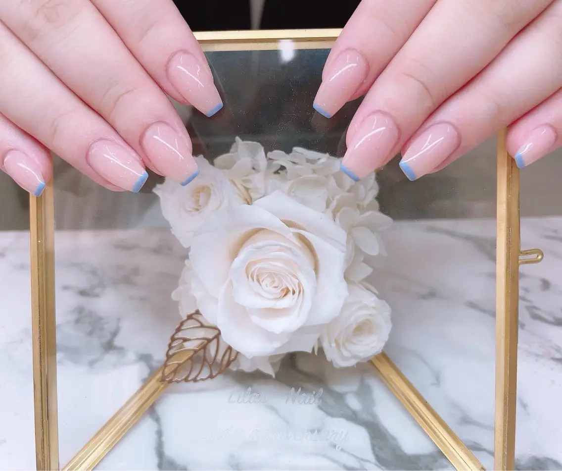 ネイル ブルー フレンチネイル ジェルネイル ハードジェル キラキラネイル Lilas Nailのネイルデザイン