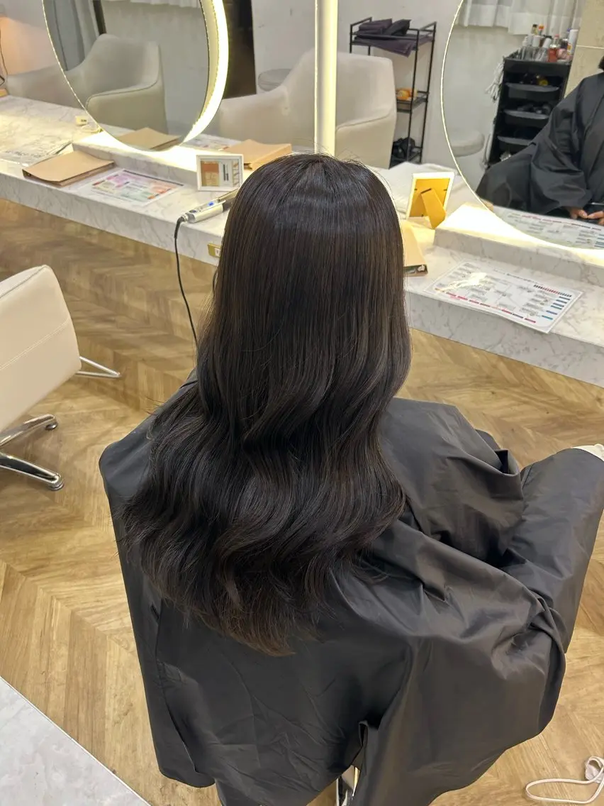 ロング 𝜗𝜚ブリーチ ／レイヤー𝜗𝜚のヘアスタイル