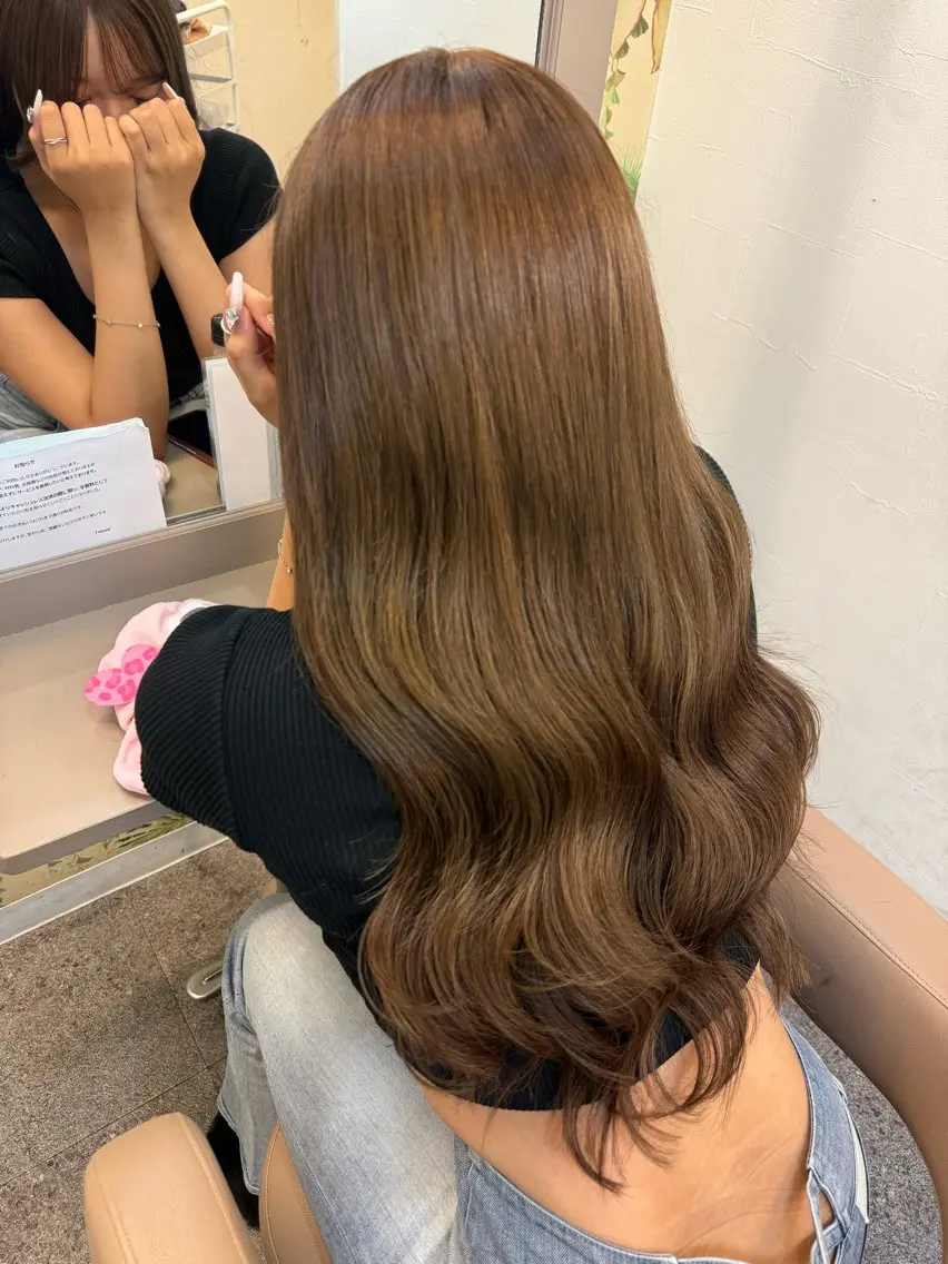 ロング シールエクステ エクステ ロング ヘアカラー Tripod .のヘアスタイル