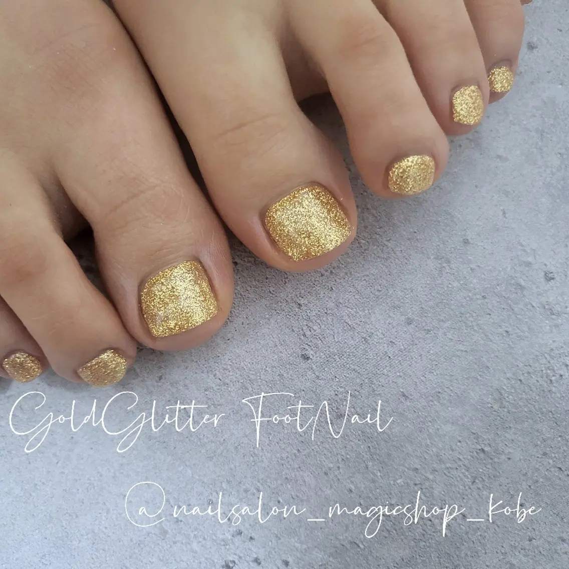 ネイル フットネイル ジェルネイル ゴールド キラキラネイル ラメ(グリッター) フットネイル Nailsalon MagicShopのネイルデザイン