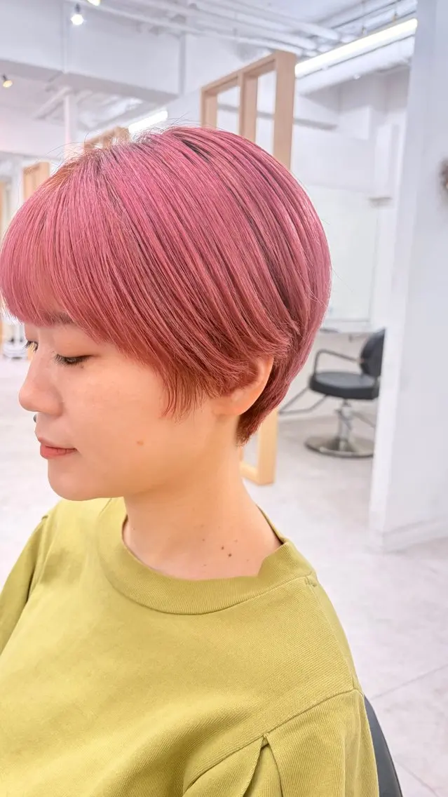 ショート カラー カット ヘアカラー deseo 透明色艶カラーツバサのヘアスタイル