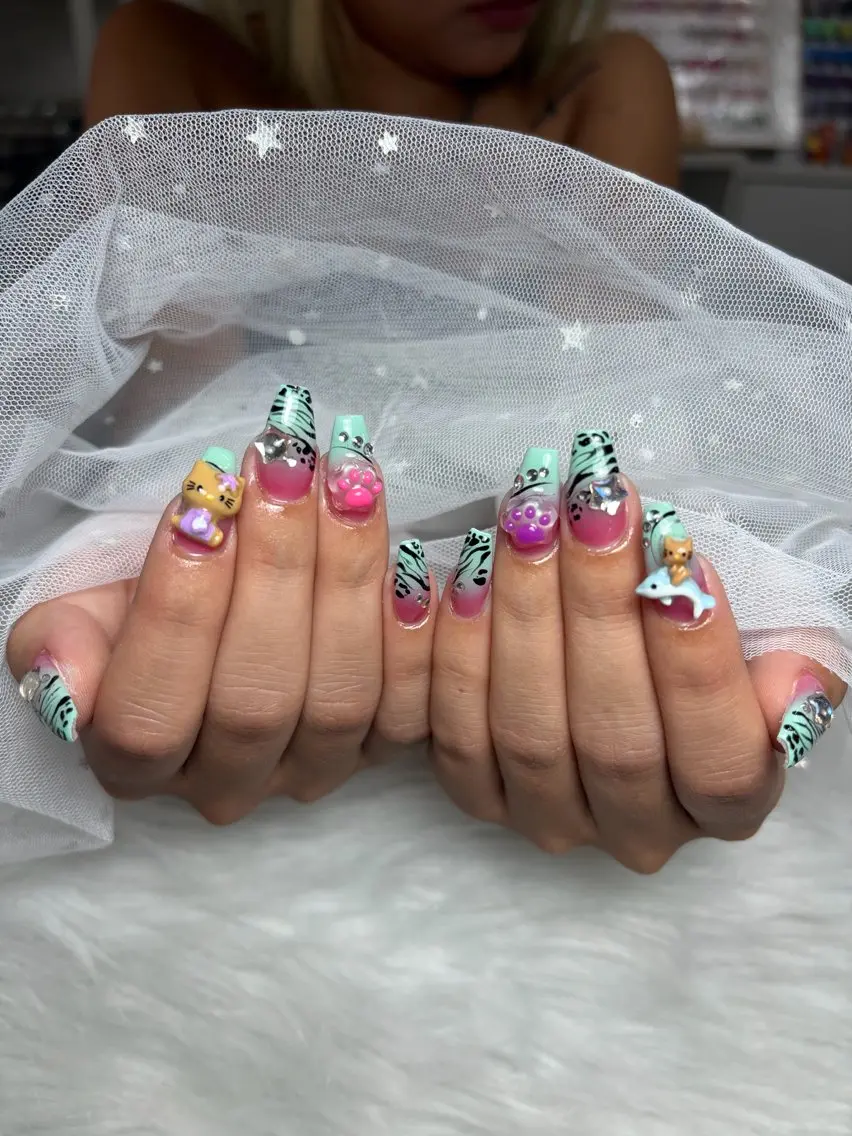 ネイル アートネイル 長さ出し ジェルネイル 韓国ネイル マグネットネイル ハンドネイル Cloudy Chan Nailのネイルデザイン