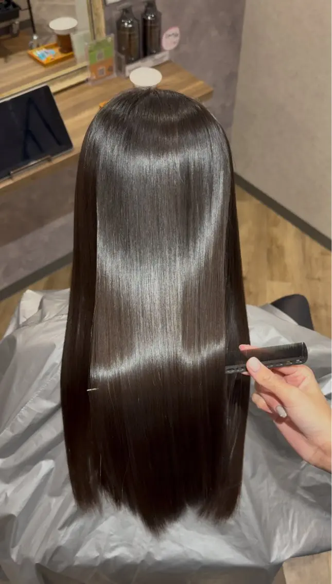 ロング トリートメント 阪急箕面駅 艶カラー/縮毛矯正のヘアスタイル