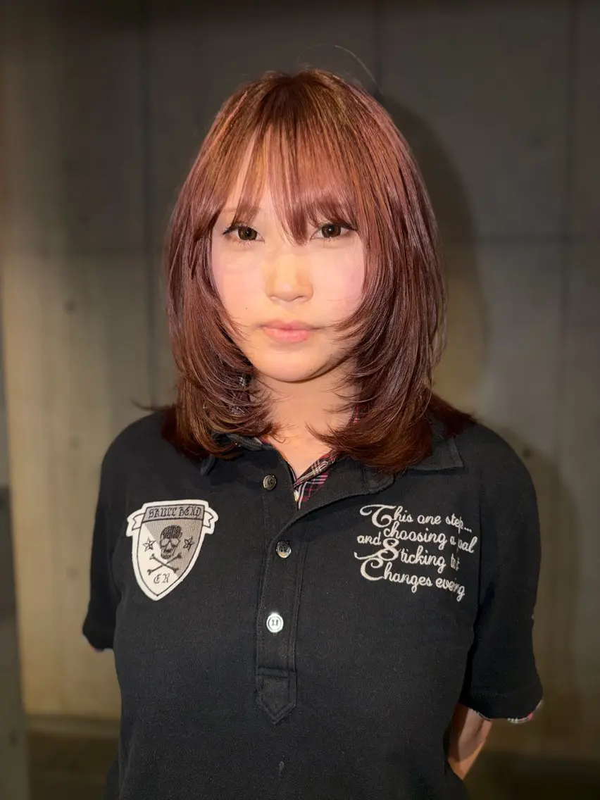 ミディアム カラー ミディアムレイヤー ベージュカラー ピンクカラー ピンクベージュ 顔まわりレイヤー カット ヘアカラー 似合わせウルフ/ レイヤー/山本祐輔のヘアスタイル