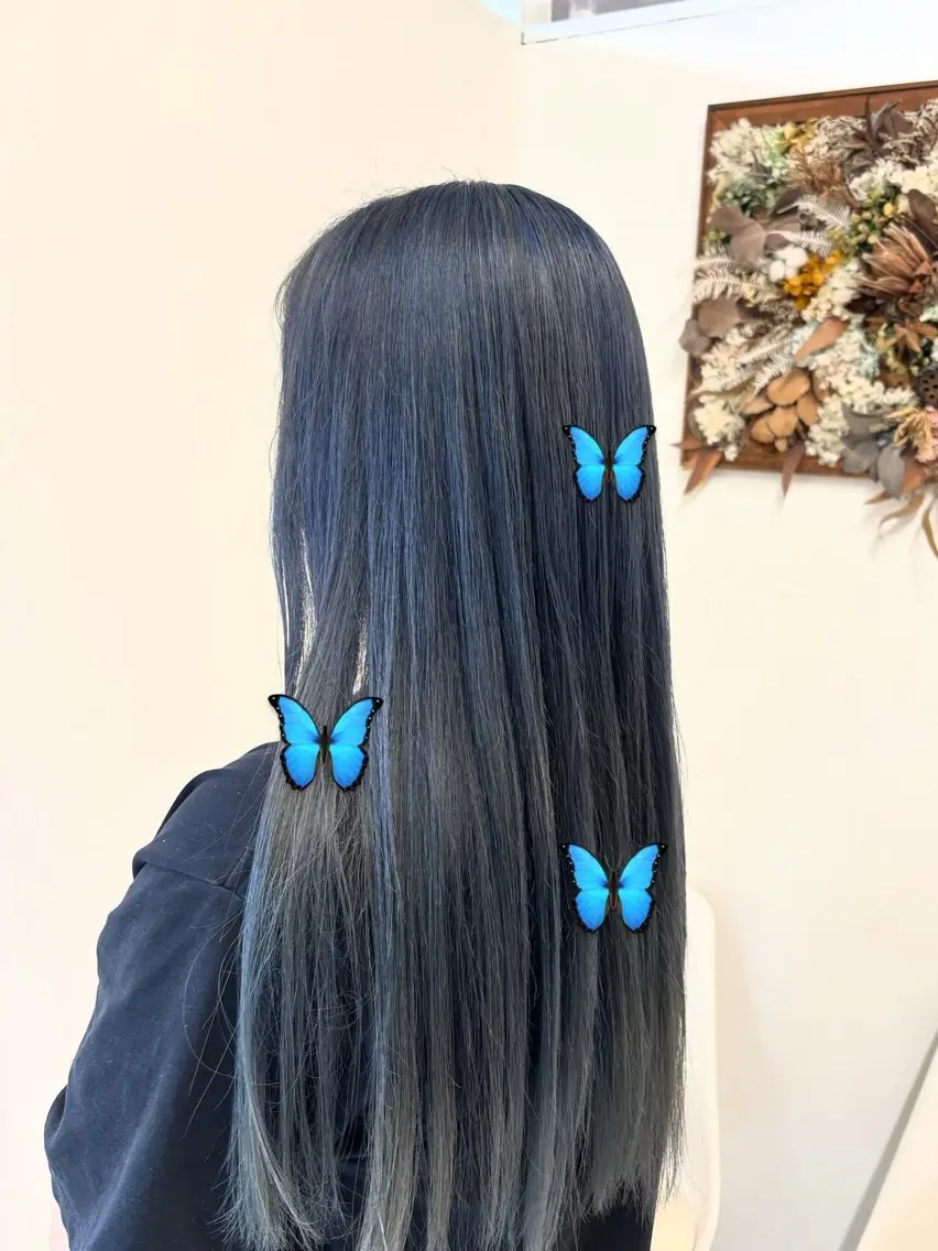 カラー ブルーカラー 髙木 藍紗のヘアスタイル