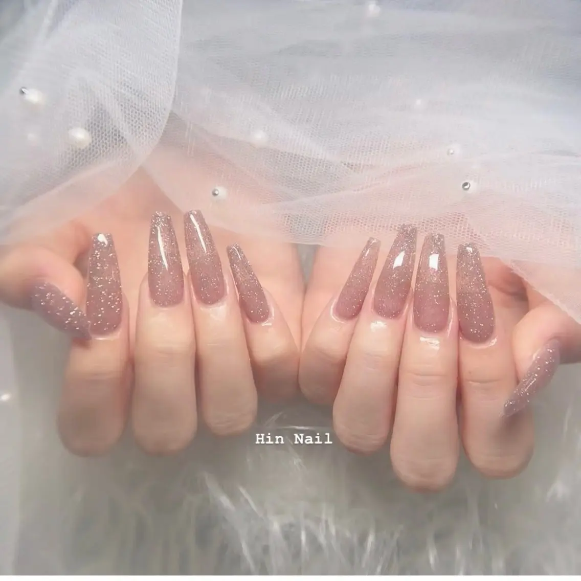 ネイル アニマル柄 ボルドー ブラウン チークネイル ドット ハンドネイル HIN NAILのネイルデザイン