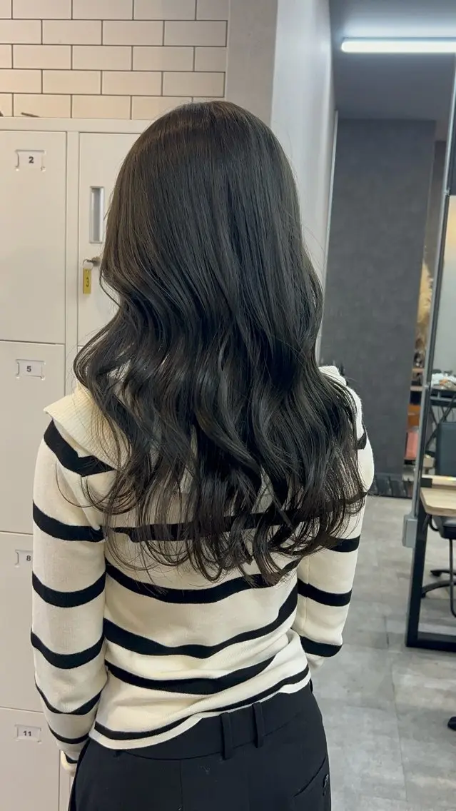 セミロング カラー いなみね はるきのヘアスタイル