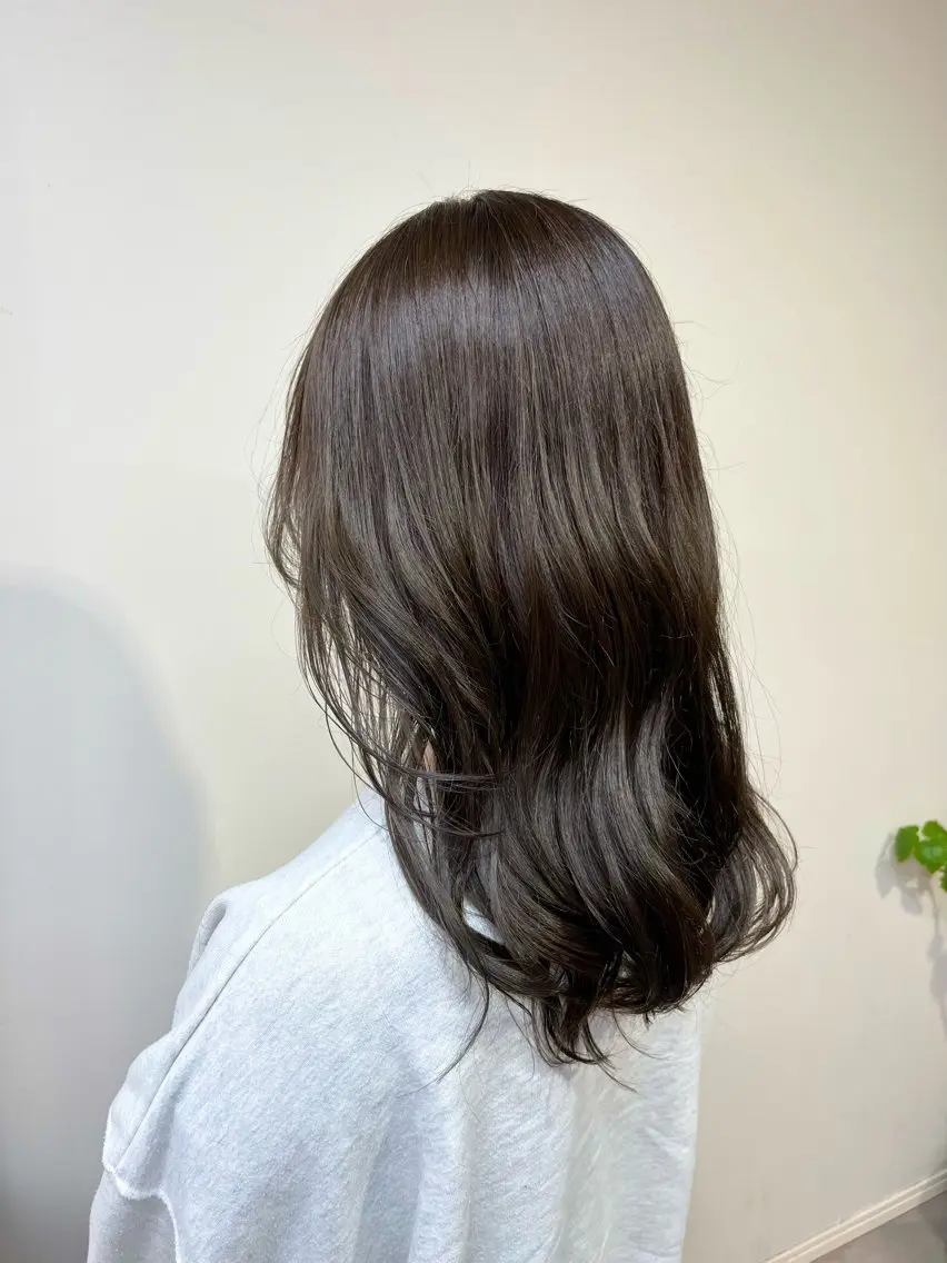 セミロング カラー グレージュ オリーブグレージュ オリーブグレー カット ヘアカラー トリートメント タケデ スズカのヘアスタイル