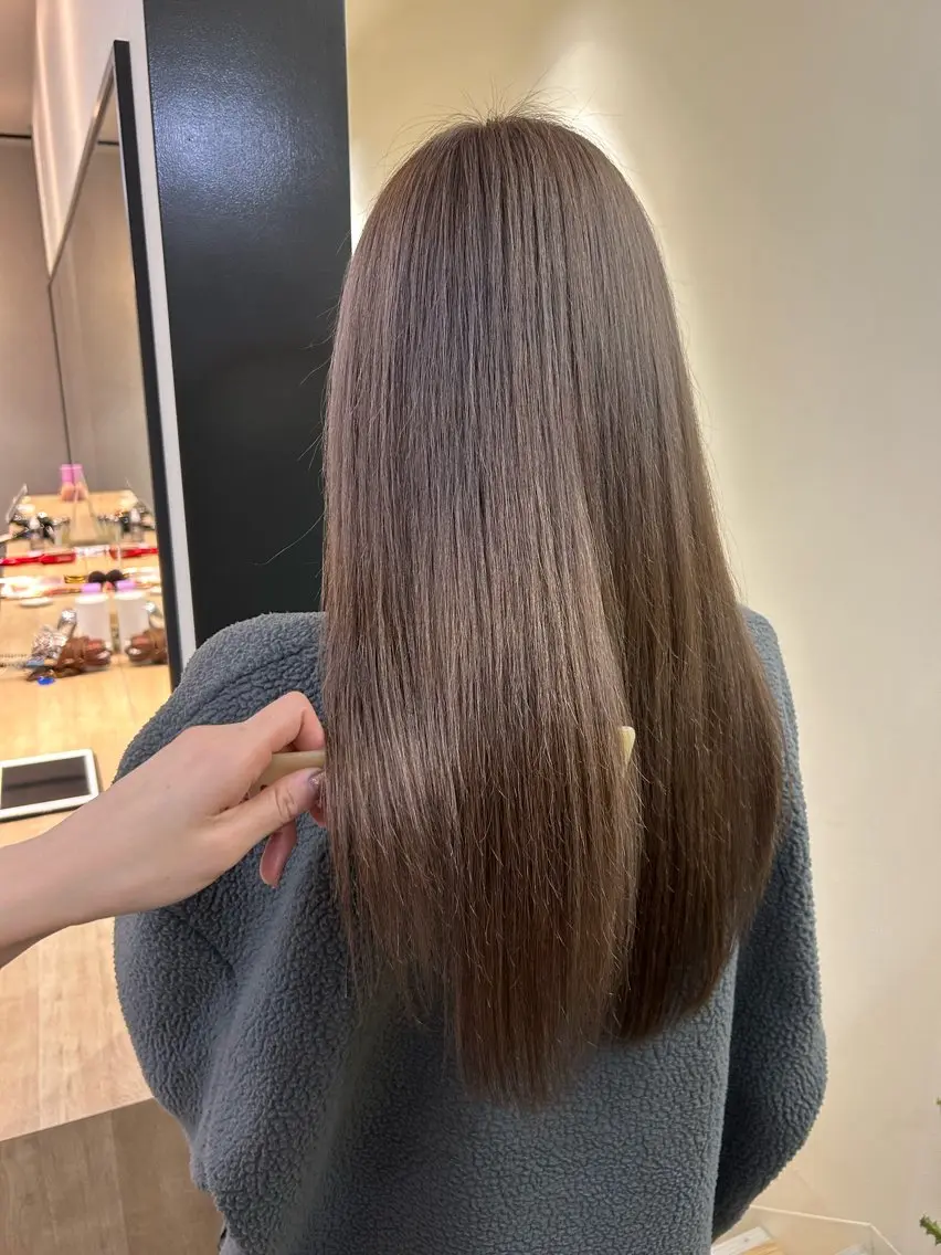 ロング カラー ブリーチ グレージュ ミルクティーグレージュ カット ヘアカラー トリートメント hubhair レイヤー/透明感のヘアスタイル