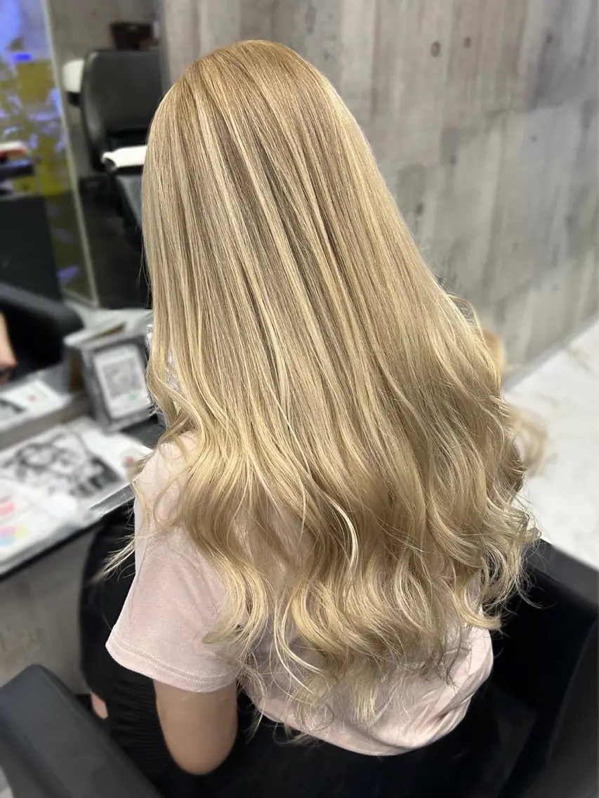 ロング カラー ✨ハイトーン✨ ANJIのヘアスタイル