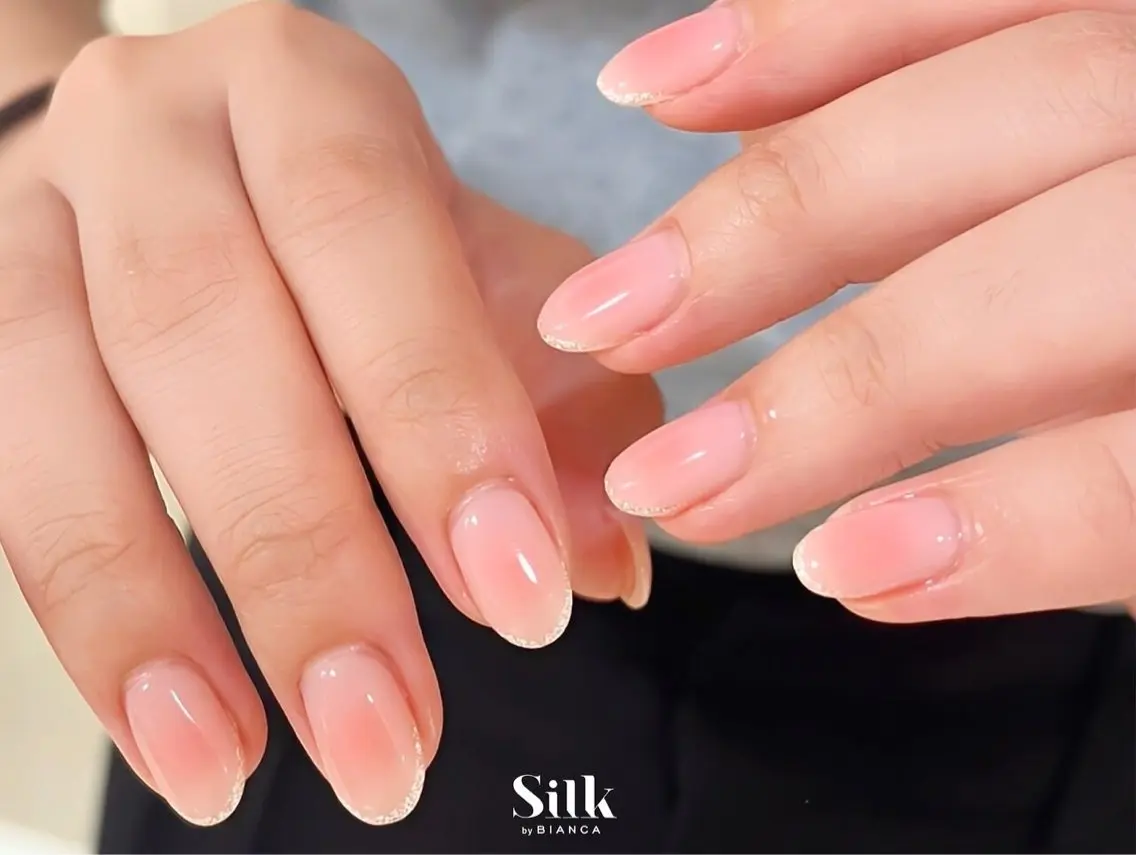 ネイル チークネイル ラメ(グリッター) 🎀Silk by Bianca甲地🎀のネイルデザイン