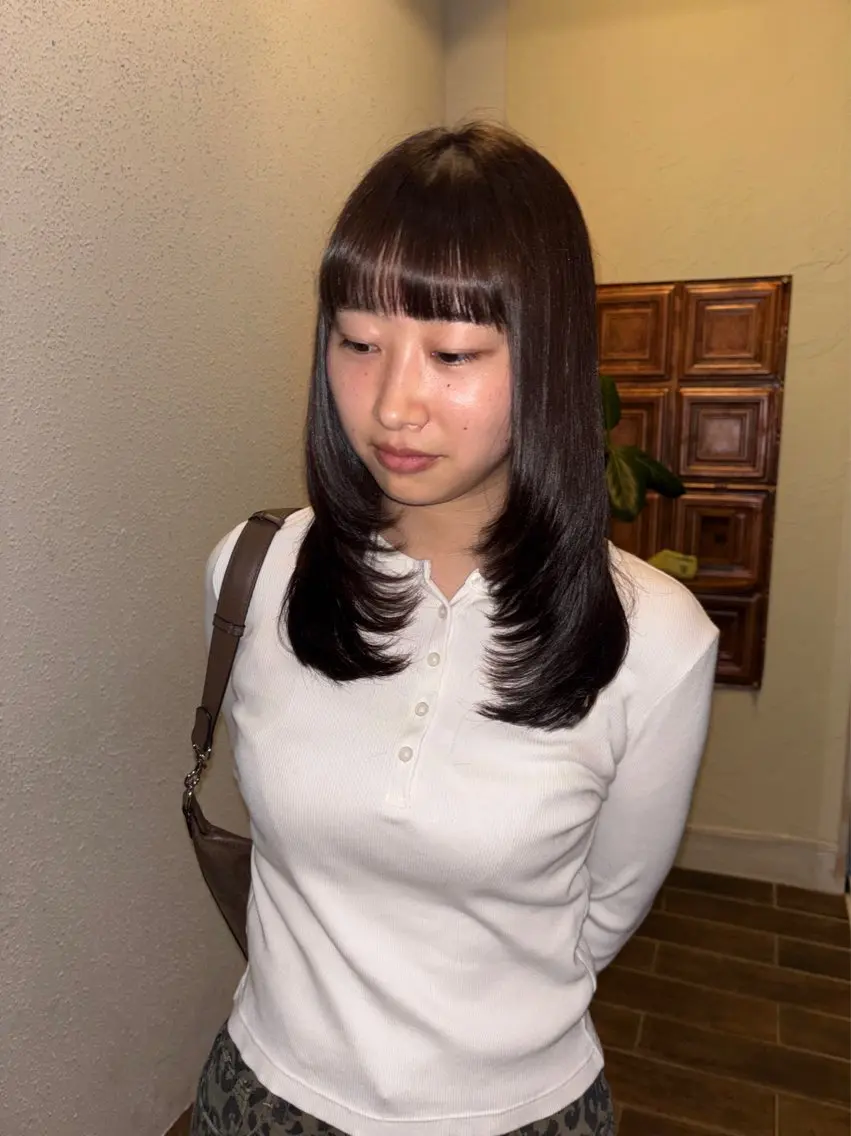 ロング カット 角田 桃香のヘアスタイル