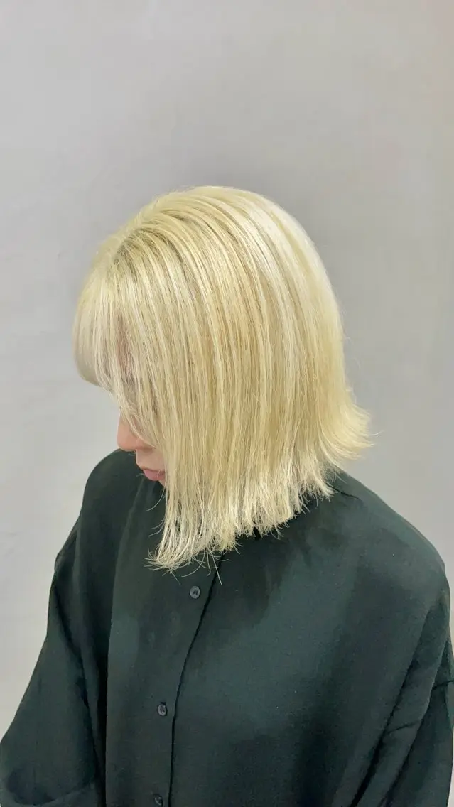 ミディアム カラー ブリーチ ブロンド 宍戸 秀斗のヘアスタイル