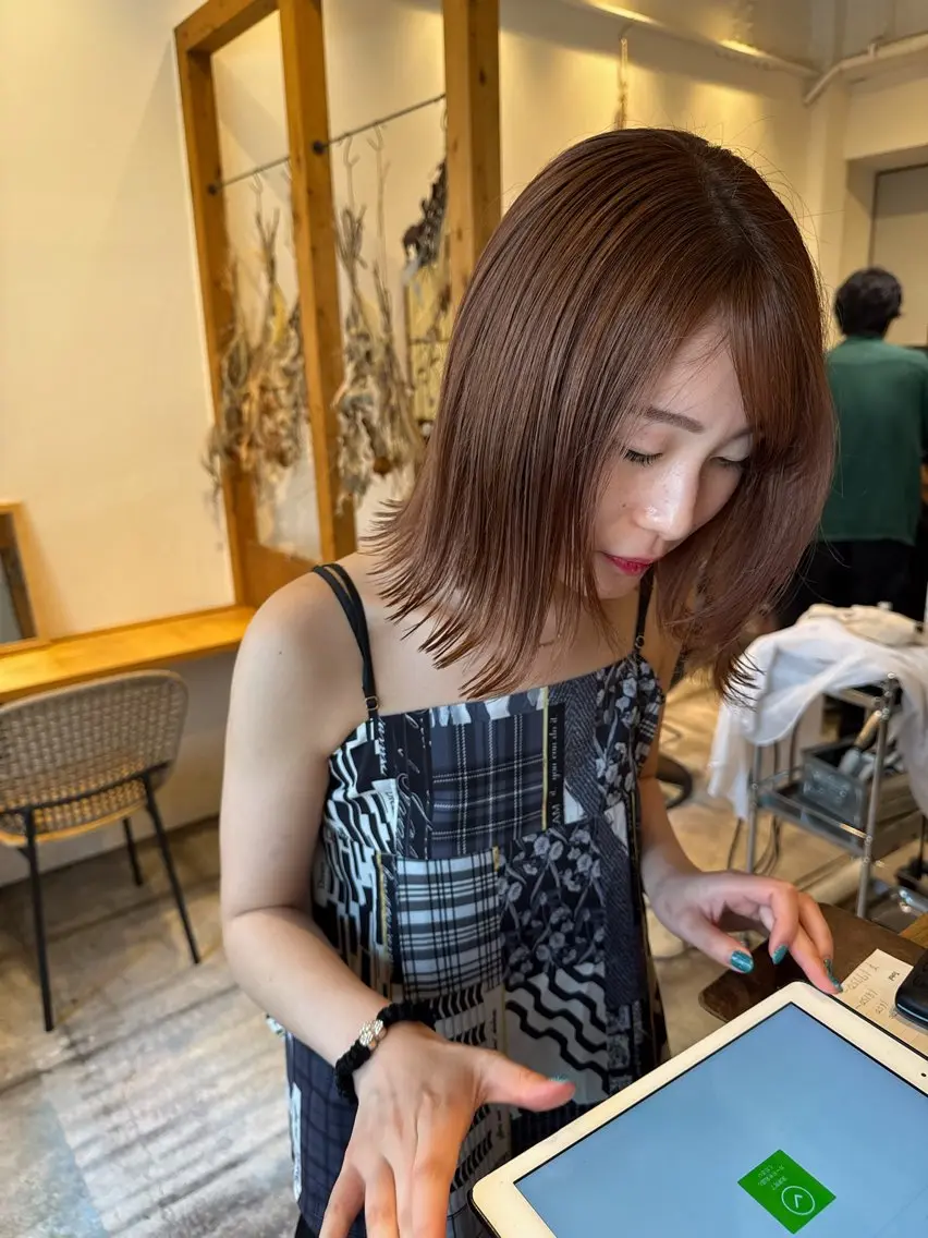 ショート カラー ベージュカラー ピンクカラー ピンクベージュ カット ヘアカラー トリートメント ENIF 大島 芽生のヘアスタイル