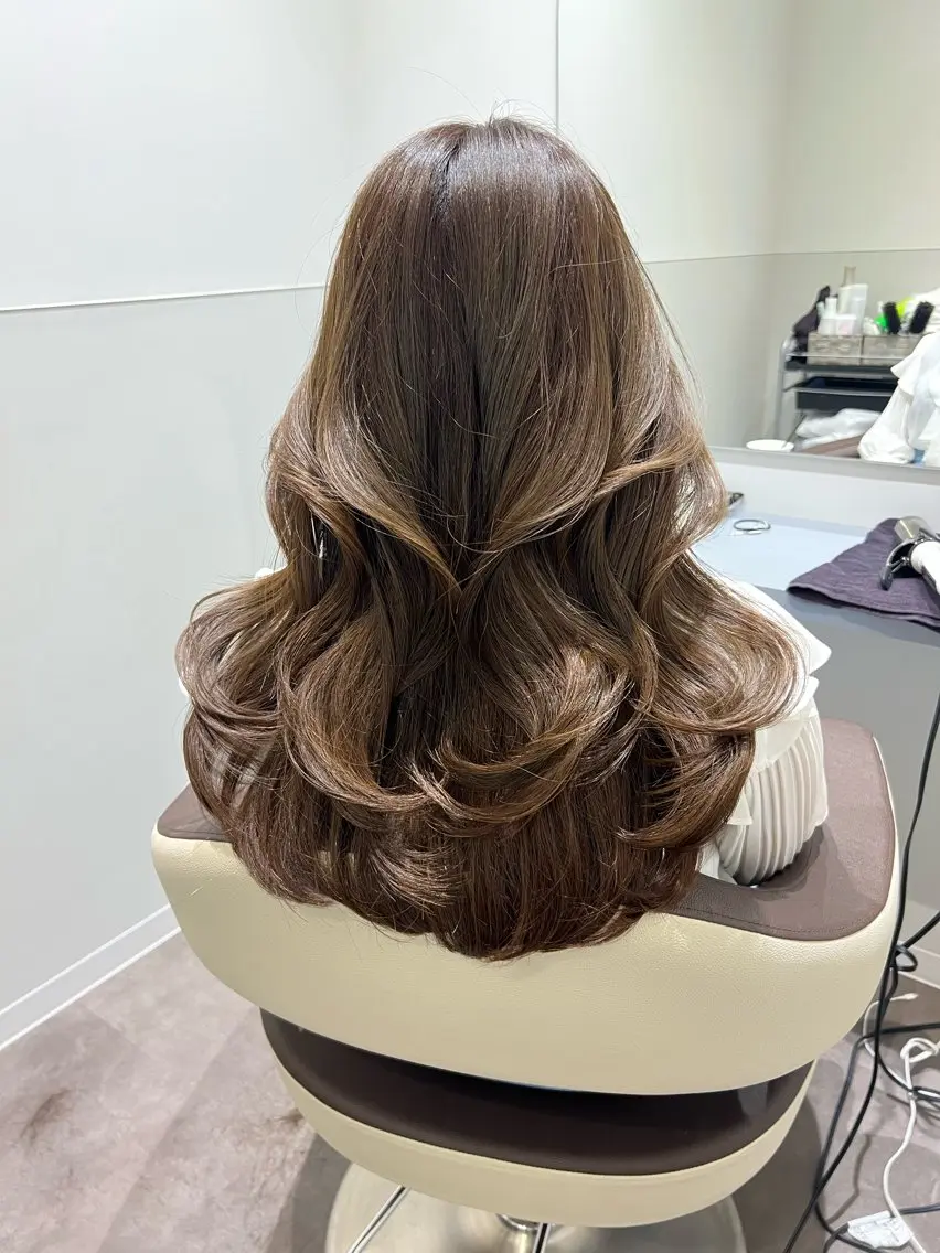 ロング カラー SOYON AYAKAのヘアスタイル