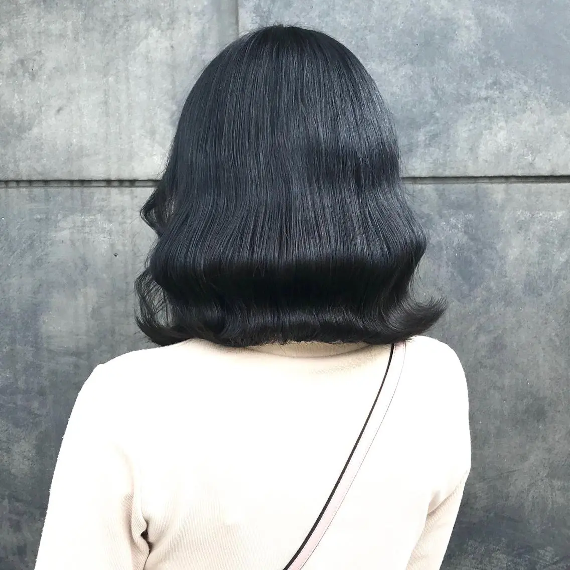 ミディアム カラー 黒髪 ブリーチ ブルーカラー ブルーブラック ブリーチなしカラー K-POP好き美容師 🇰🇷Kai.Yのヘアスタイル