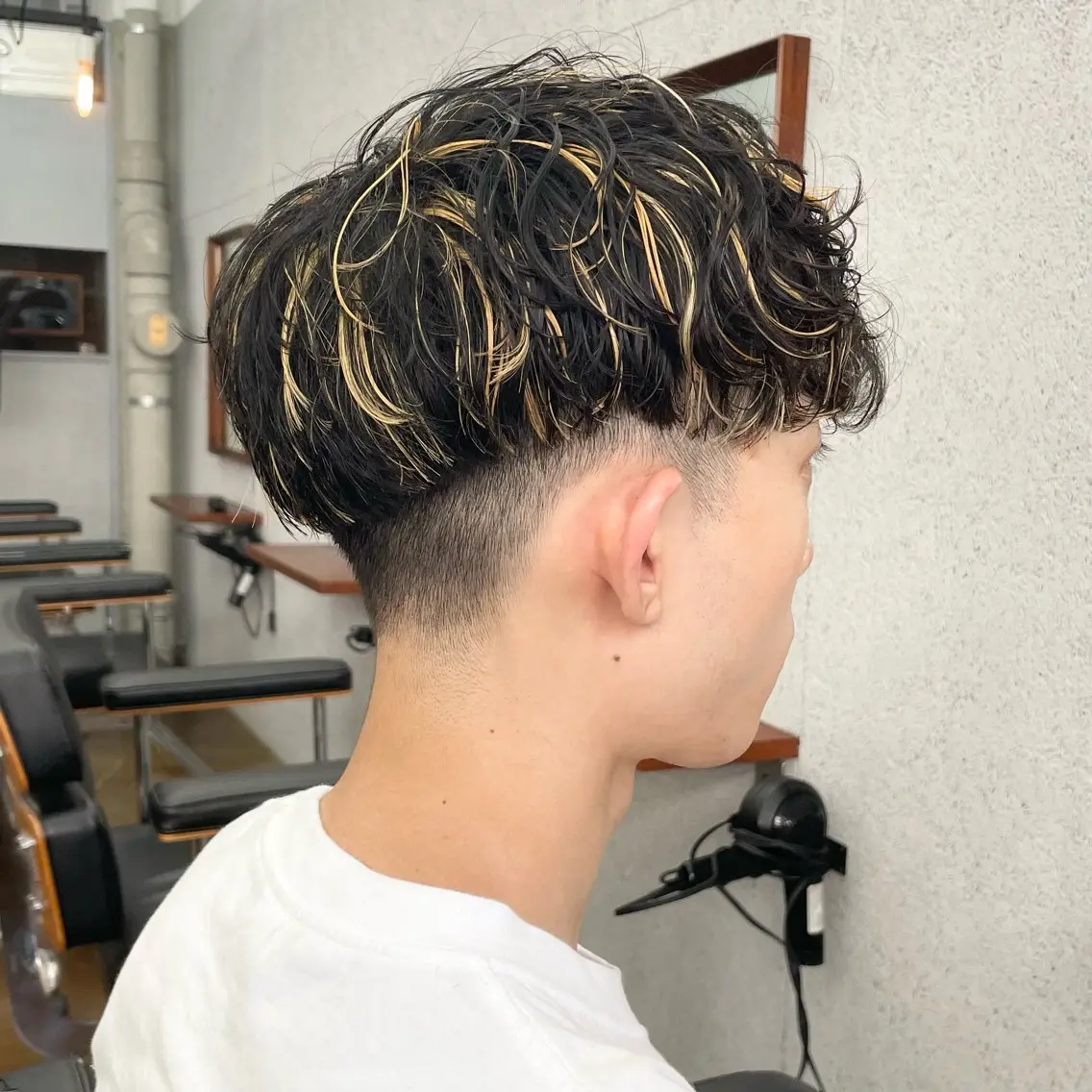 ショート カラー メンズ メンズブリーチ メンズハイライト スペインカール ブリーチ ケアブリーチ カット ヘアカラー ヘアセット ✂︎ウルフ・ショート ✂︎MIKUNIのヘアスタイル