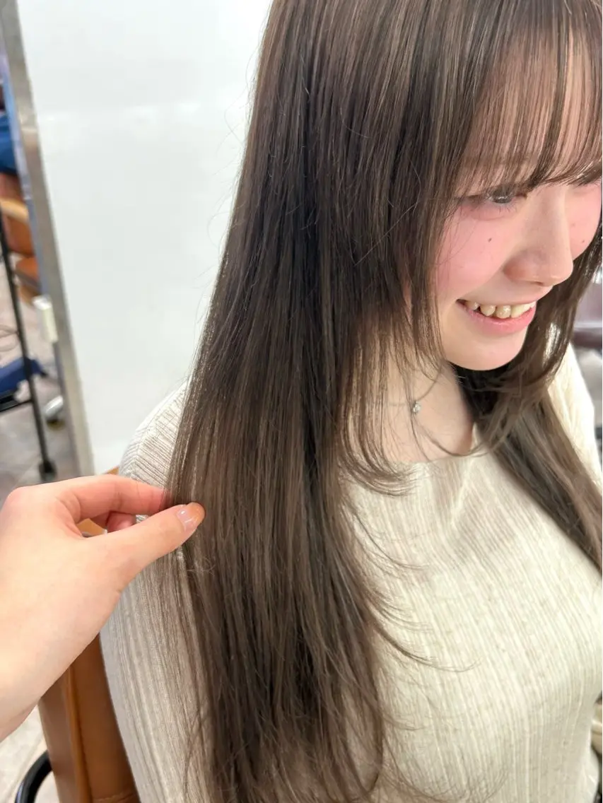 カラー ブリーチ 透明感カラー 一條 乃亜のヘアスタイル