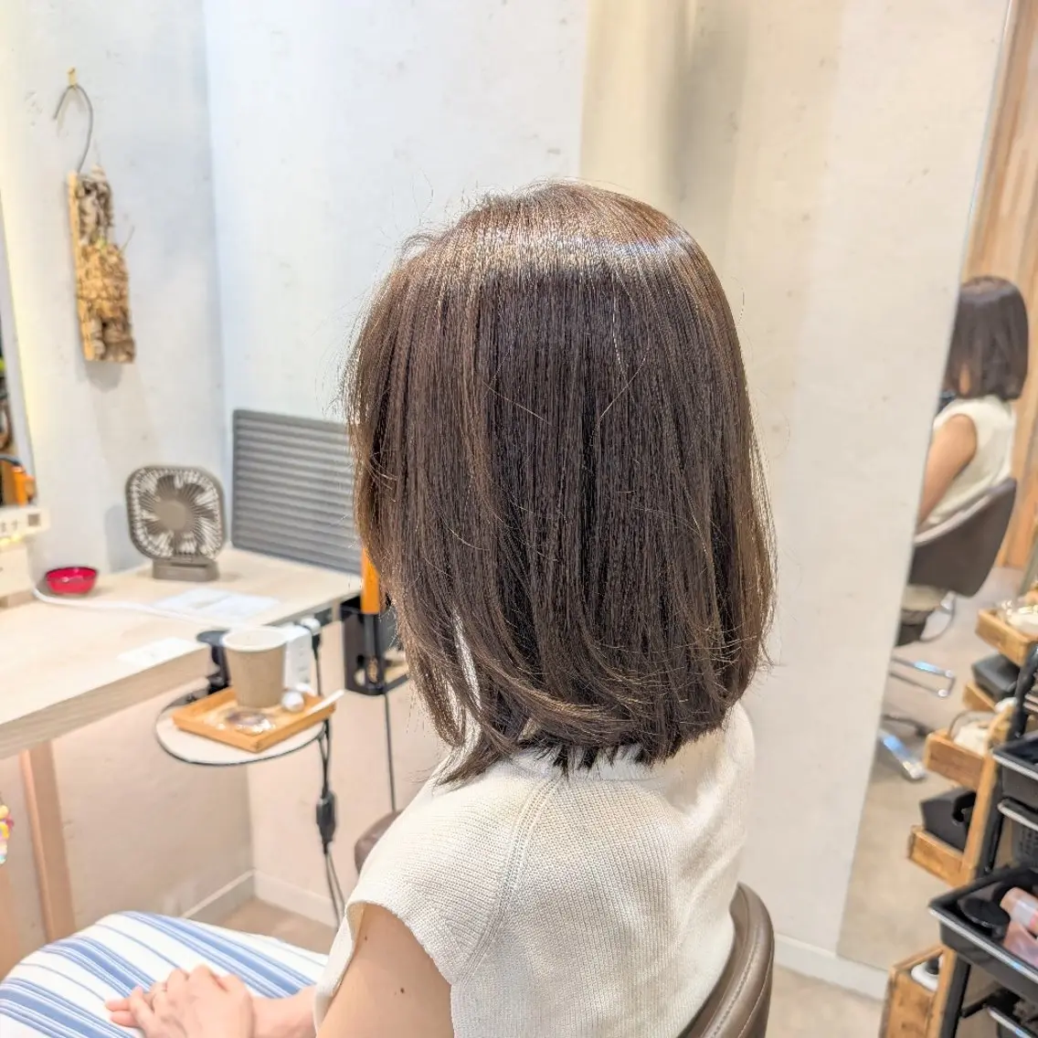 ミディアム カラー グレージュ レイヤーカット koto💭 コトのヘアスタイル