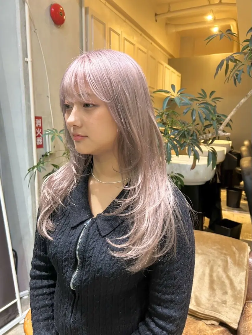 ロング カラー ベージュカラー ブリーチ ハイトーンカラー ピンクカラー ピンクベージュ 髪質改善×ハイトーン レイヤー天神美容室のヘアスタイル