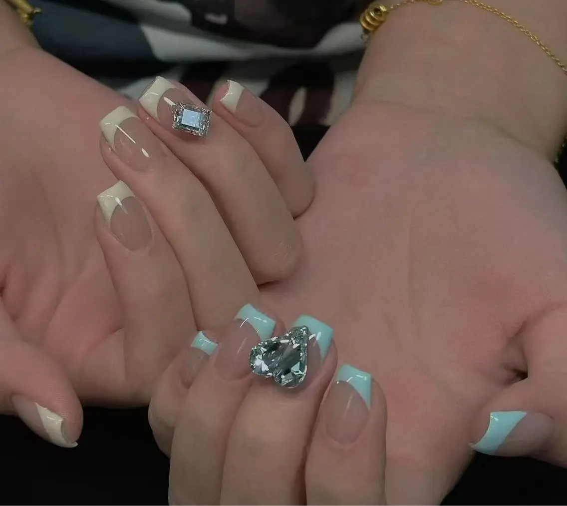 ネイル オーロラネイル フラワーネイル フットネイル フレンチネイル ジェルネイル ハンドネイル BabyYouMi nailのネイルデザイン